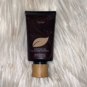Tarte Amazonian Clay foundation
